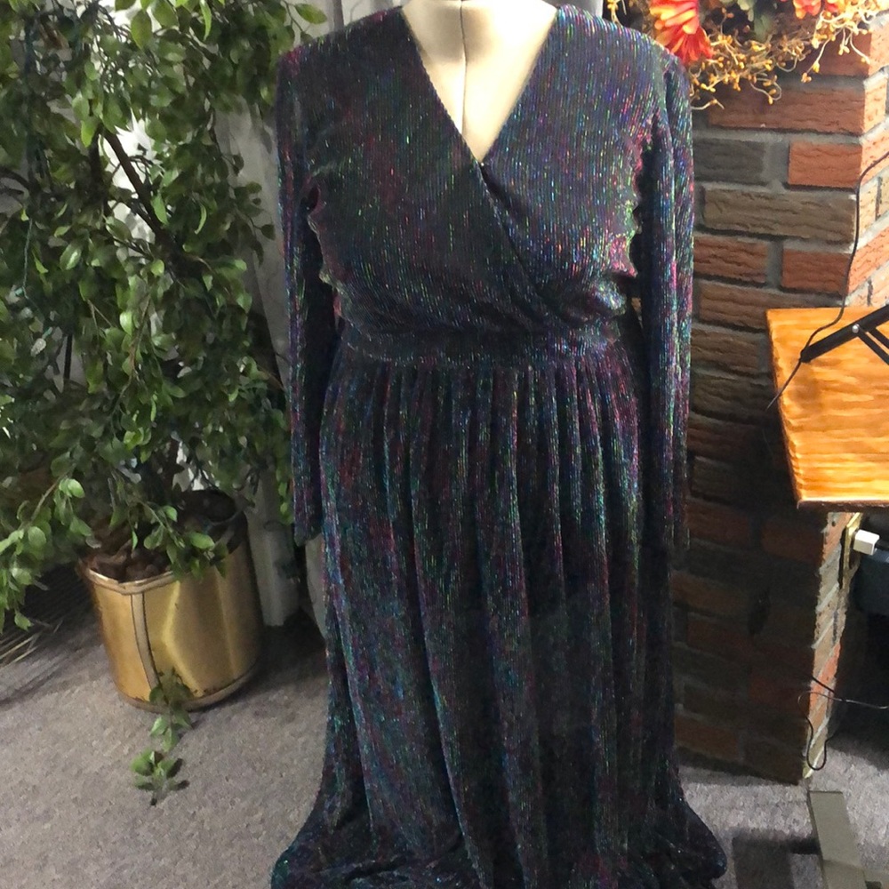 Flowy sleeve dress